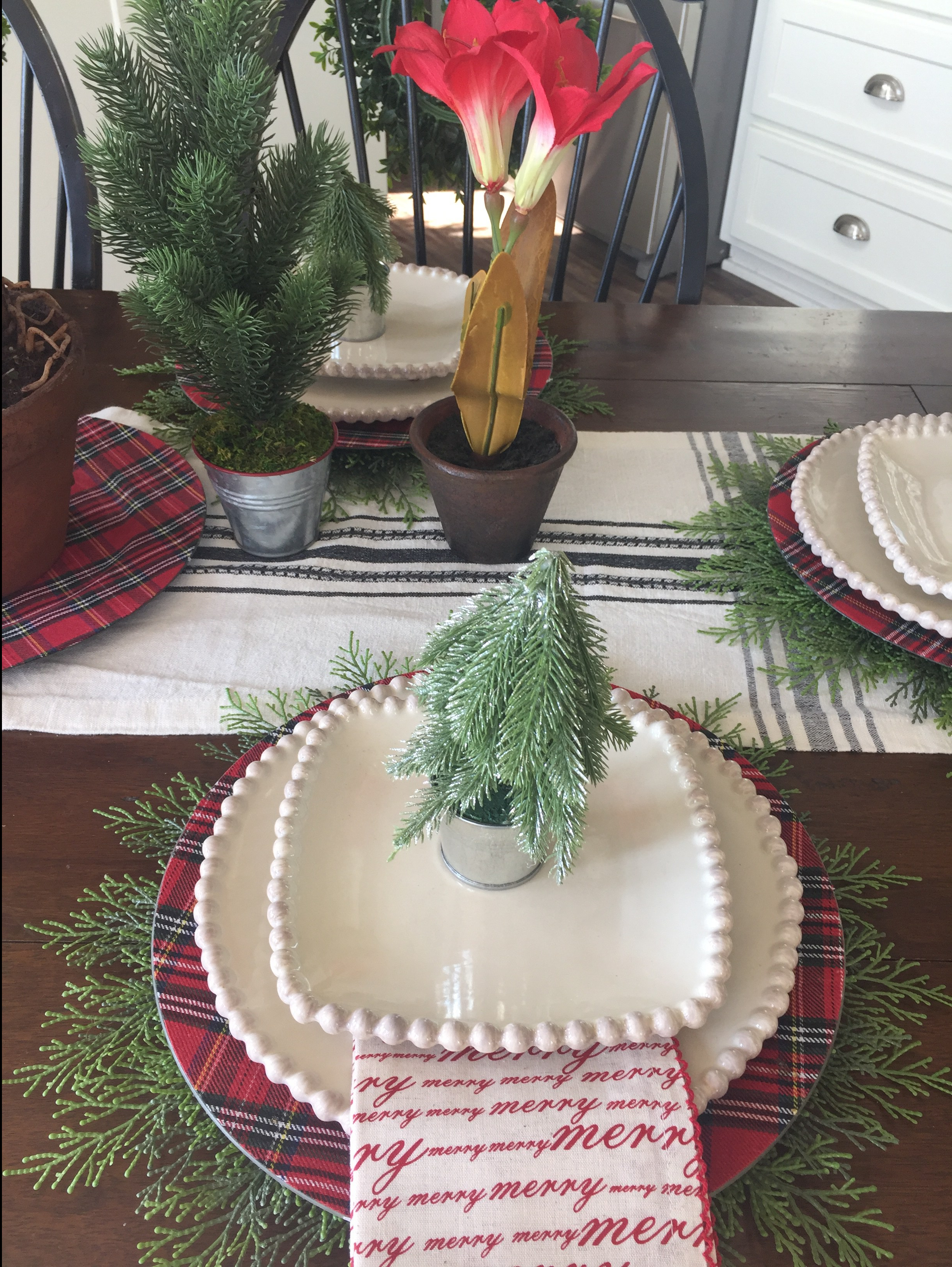 Festive Christmas Table Setting Ideas * Hip & Humble Style