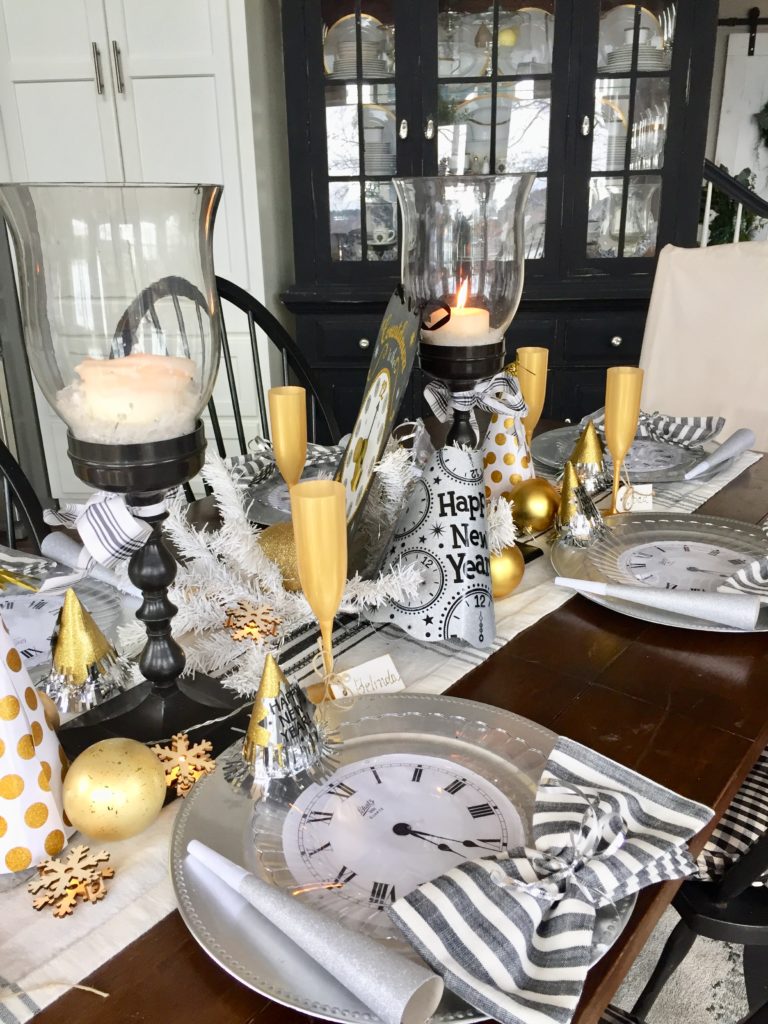 Simple NYE Tablescape | New Year's Eve Table Setting Ideas