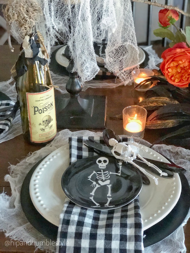 19 Elegant Halloween Table Settings - Sparkling Boy Ideas