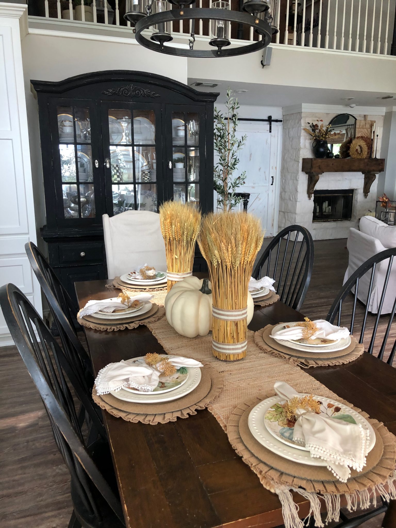 Beautiful Neutral Fall Table | Fall And Neutral Table Decor