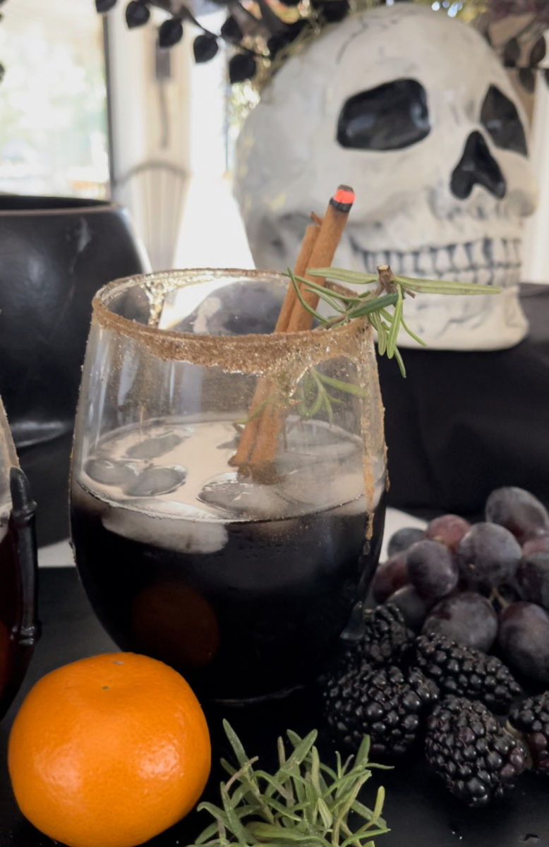 How To Make Beautiful And Delicious Haunting Halloween Cocktails * Hip ...